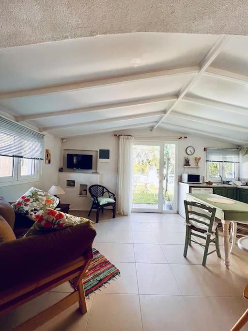 Under The Vine Garden House Apartment
