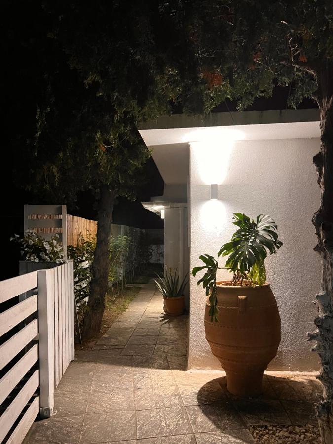 Under The Vine Garden House Apartment Platanion